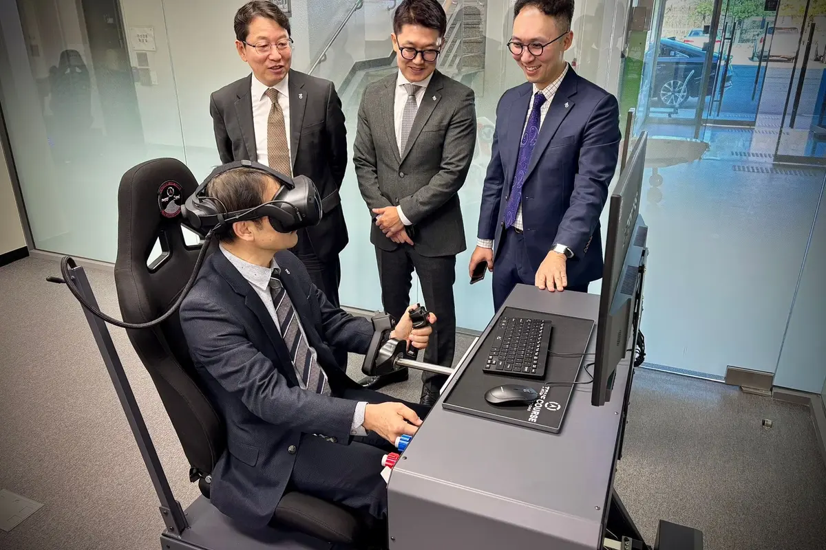 vr-flight-training-skills-ifr-vr-flight-simulator-demo Student pilot using VR flight simulator for IFR instrument training