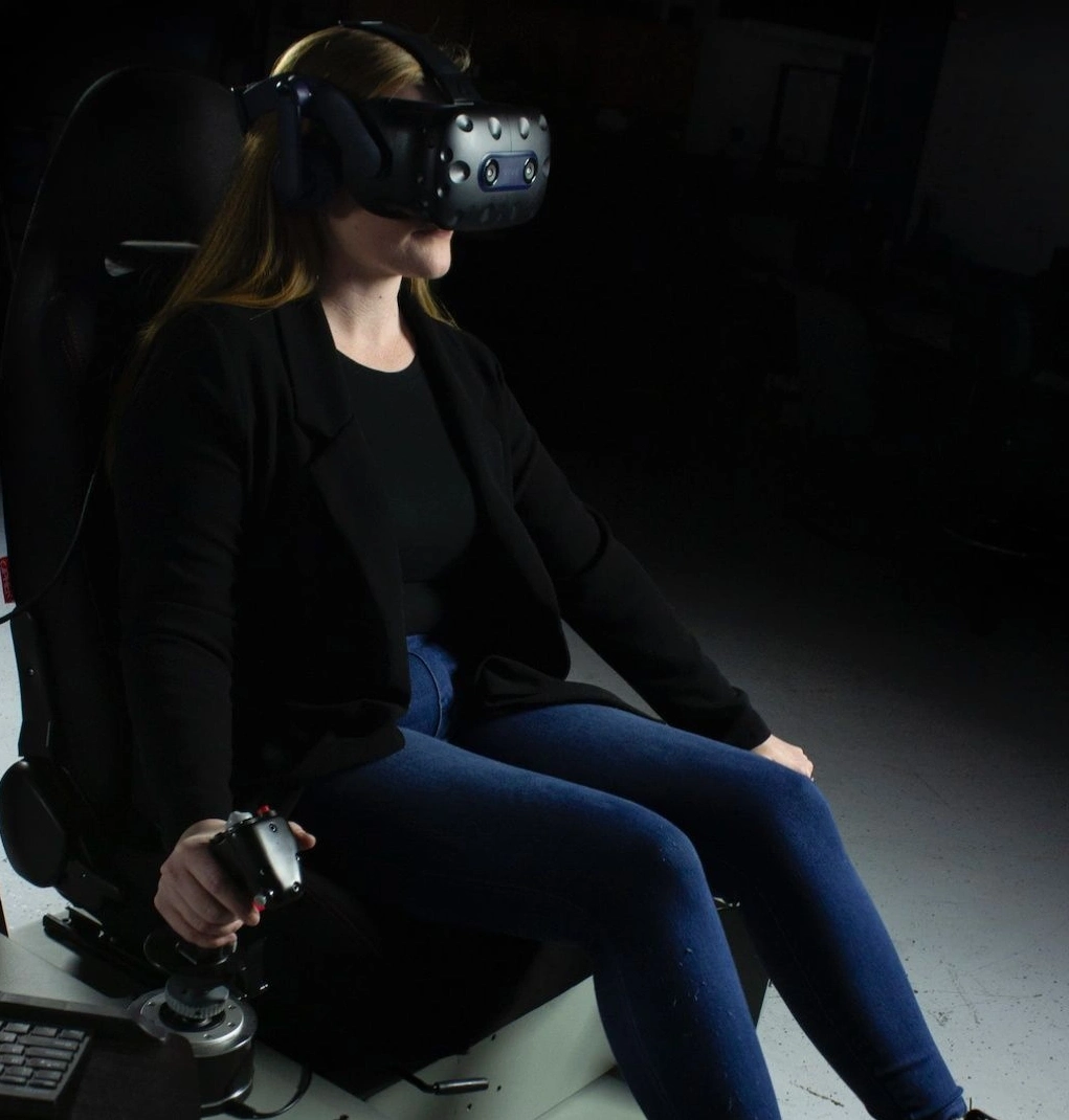 True Course Simulations offers VR flight simulators with a full seat, flight controls, and VR headset mounted on the student.